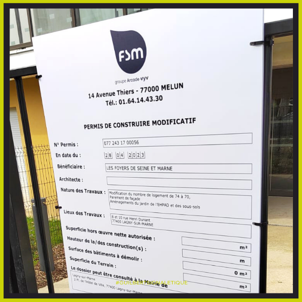 Panneaux de permis de construire